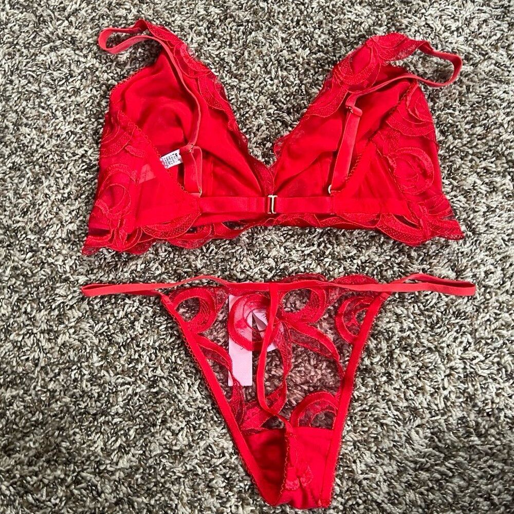 NEW Victoria’s Secret Red Lace Lingerie Set Bralette M-DD / Panty XL - Picture 4 of 4